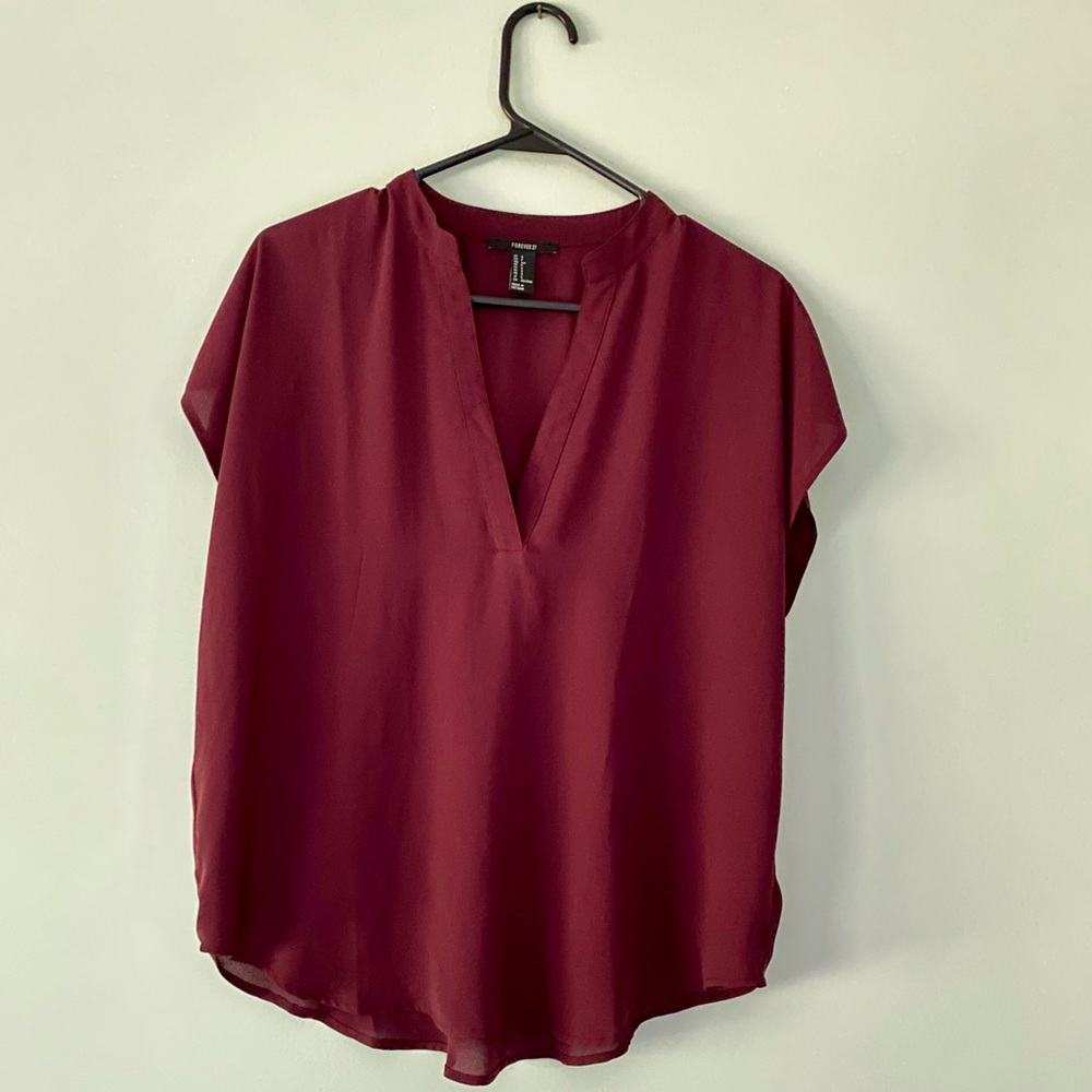 FOREVER 21 V-NECK, BURGUNDY PULLOVER BLOUSE SIZE SMALL